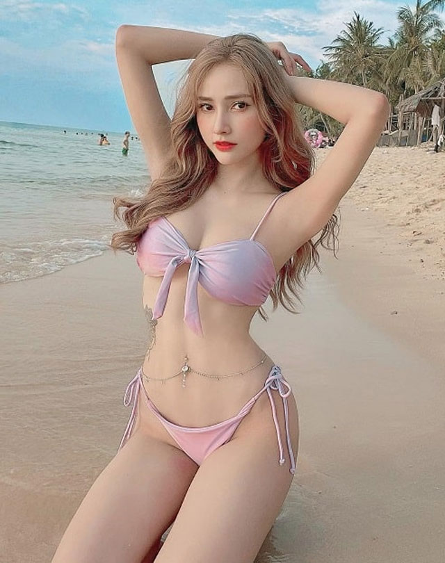 Bộ Ảnh Gái Xinh Mặc Bikini Nhìn Xuyên Thấu Cực Quyến Rũ